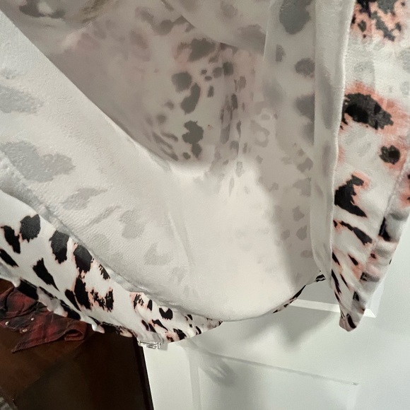 Vince Camuto leopard print sleeveless top - Picture 6 of 6